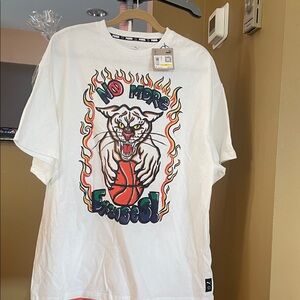 NWT Men’s Oversized Puma White Tee with Fierce Graphic, Sz M